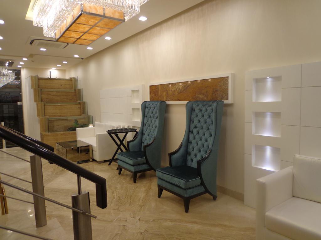 Hotel Taj Princess - Boutique Hotel Дели Экстерьер фото