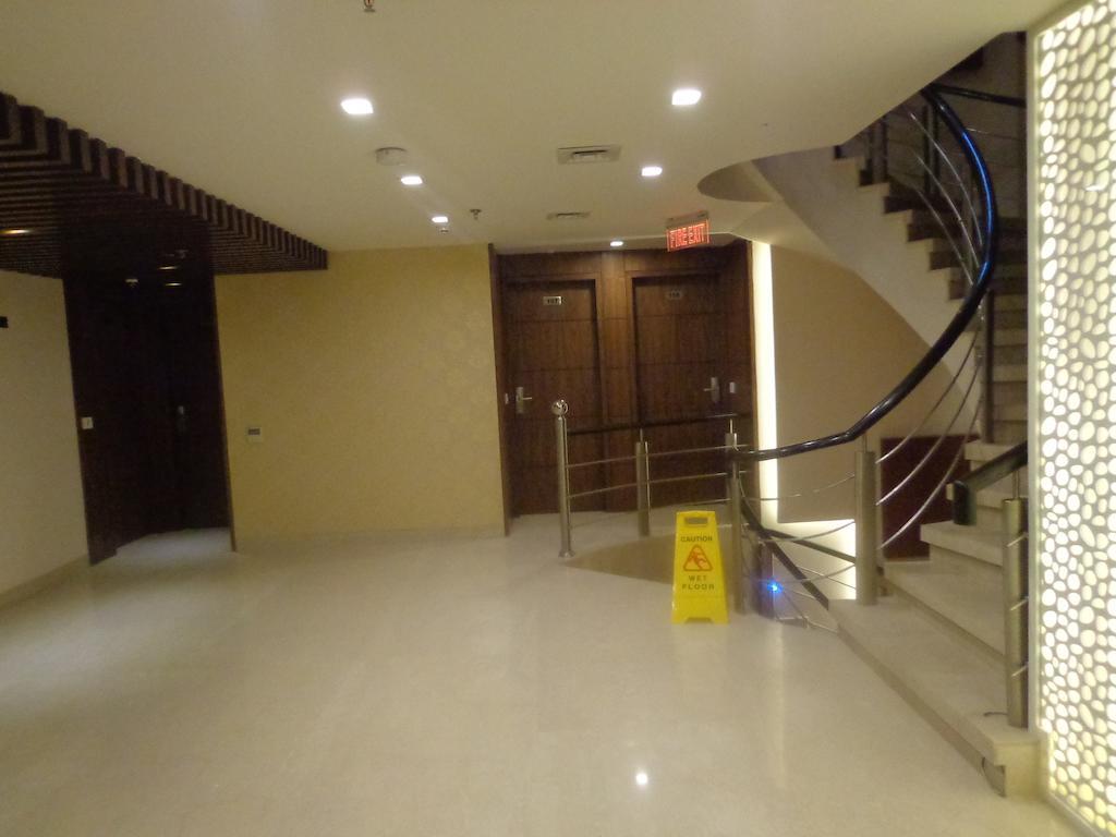 Hotel Taj Princess - Boutique Hotel Дели Экстерьер фото