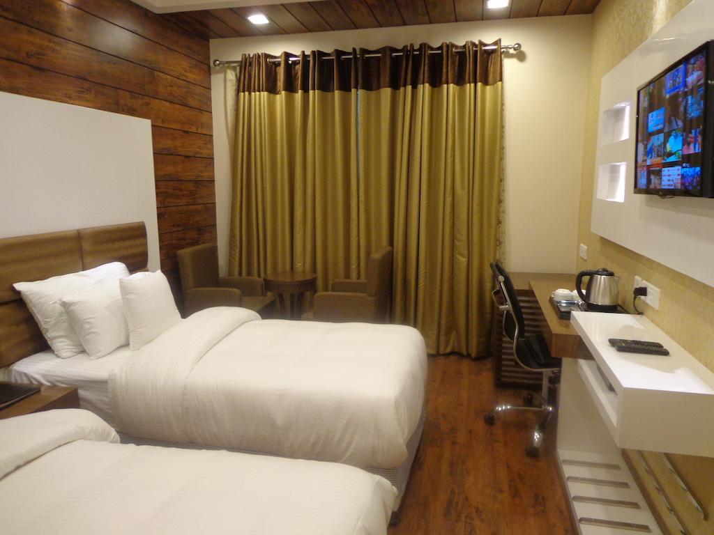 Hotel Taj Princess - Boutique Hotel Дели Номер фото