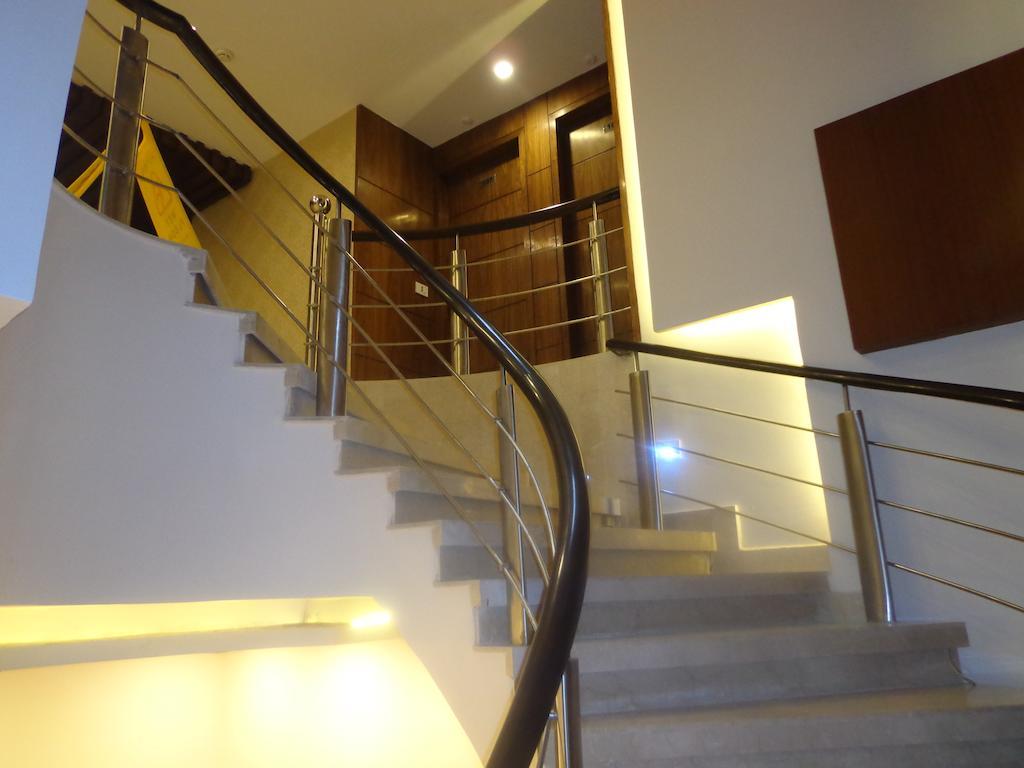 Hotel Taj Princess - Boutique Hotel Дели Экстерьер фото