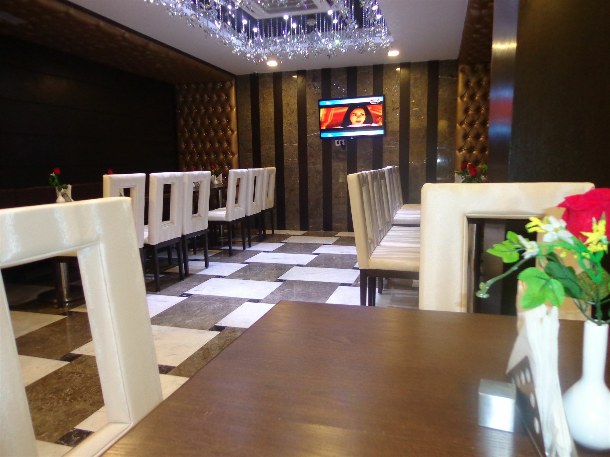 Hotel Taj Princess - Boutique Hotel Дели Экстерьер фото