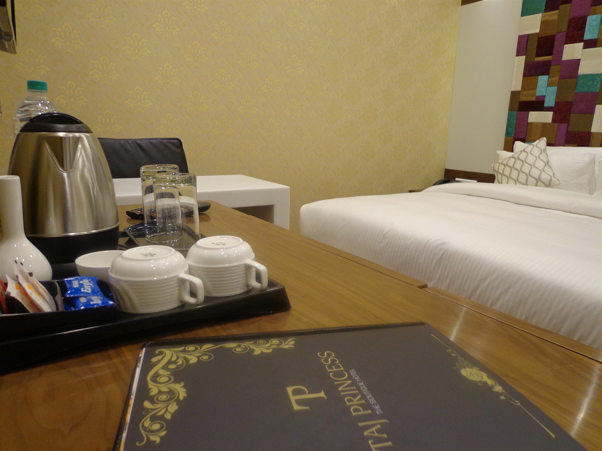 Hotel Taj Princess - Boutique Hotel Дели Экстерьер фото