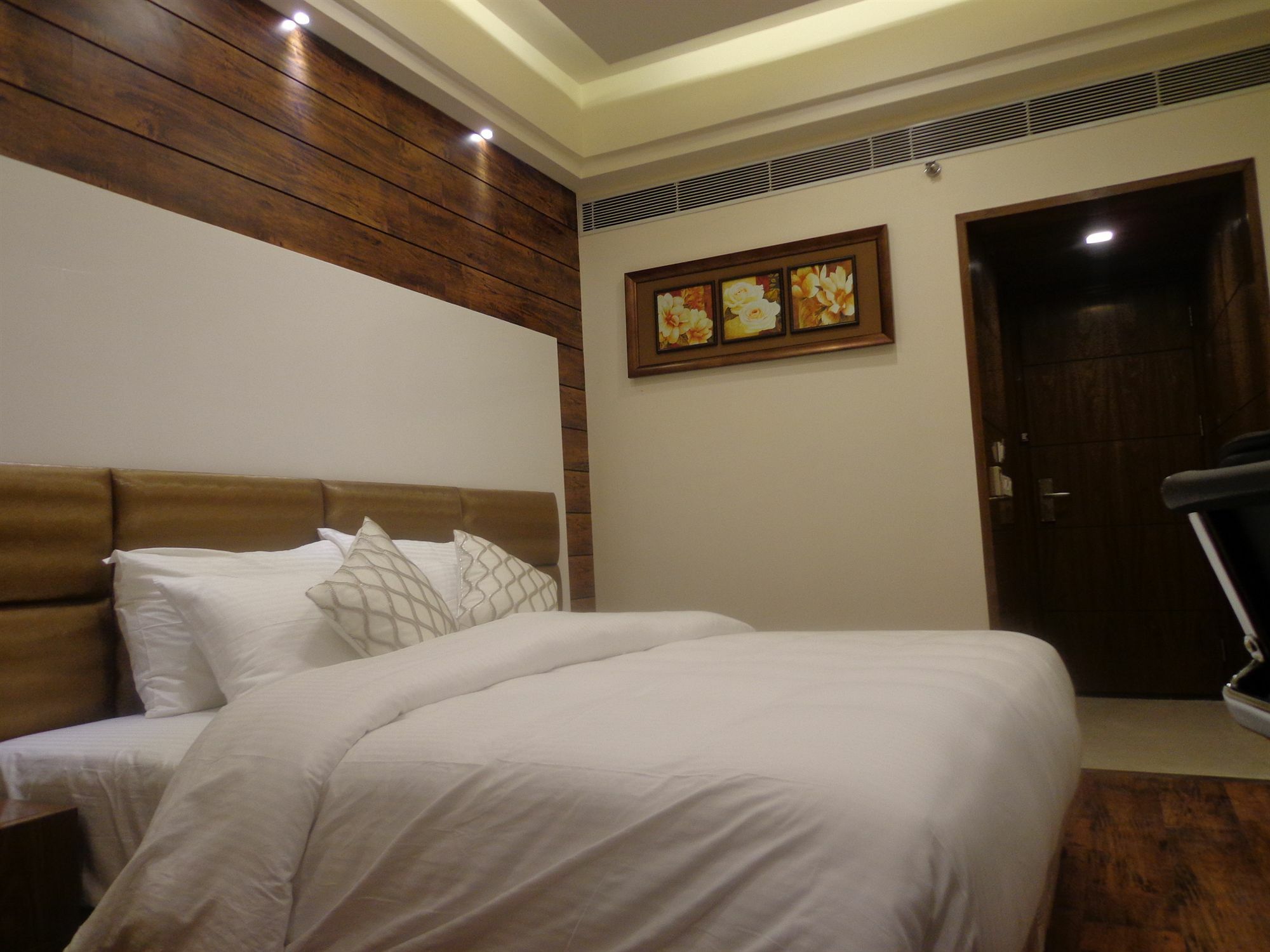Hotel Taj Princess - Boutique Hotel Дели Экстерьер фото